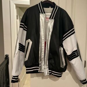 Vintage Michael Hoban leather bomber jacket 1991
Worn once
Pristine condition